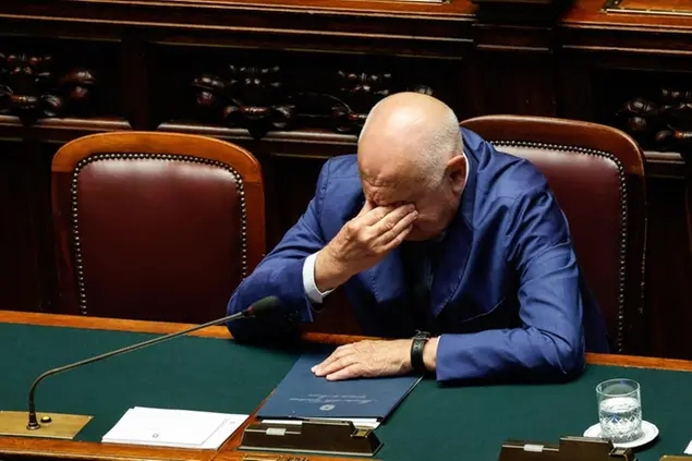 Il ministro provoca spesso caos ma è il parafulmine del governo